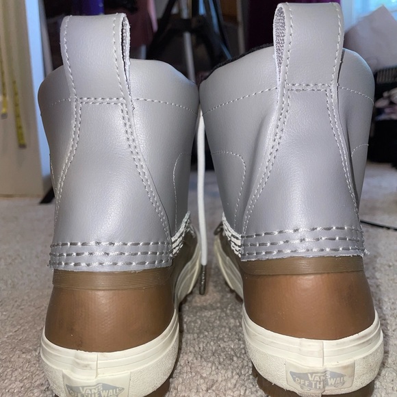 Vans snow boots men’s sz 6 women’s 7.5